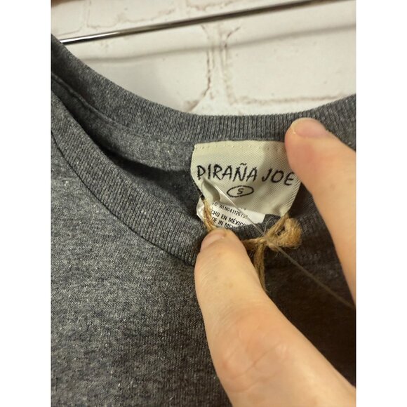 Pirana Joe Shirt Womens Size Small Gray Flamingo Grand Turk Vacation Resort Tee - Picture 3 of 6